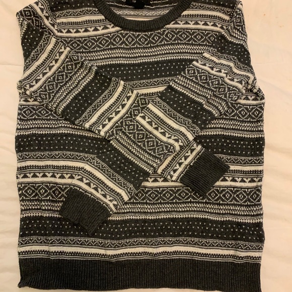 Forever 21 Gray & White Patterned sweater - Picture 3 of 4